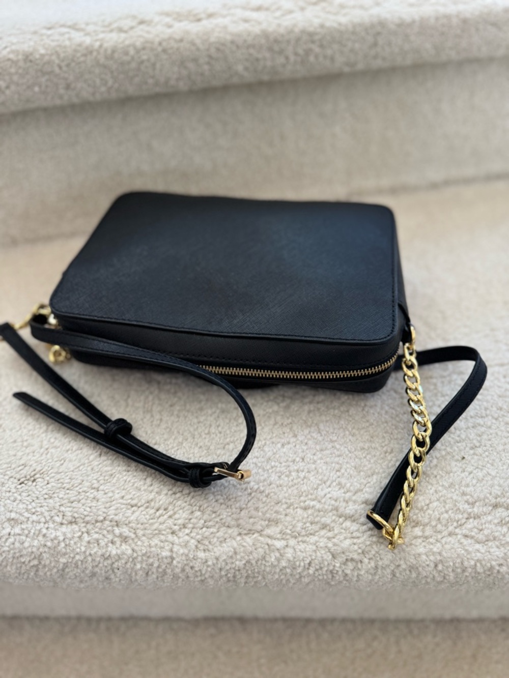 MICHAEL KORS Black Leather Crossbody with Gold Logo - Picture 6 of 6